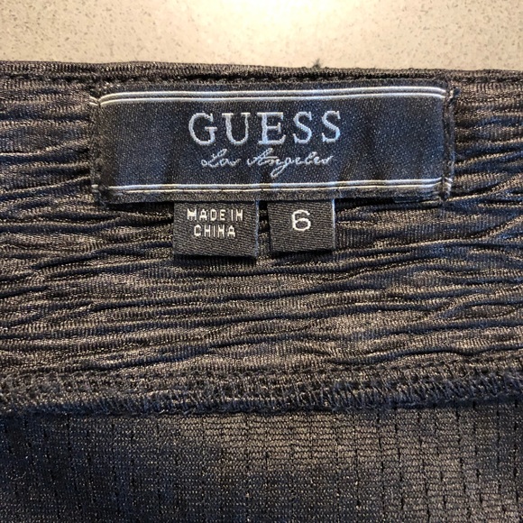 Guess mini skirt. - Picture 4 of 4